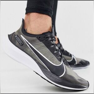 Nike Zoom Women's GRAVITY Black and Gray Running Shoes Sz US 9 EUR 40.5
UK 6.5